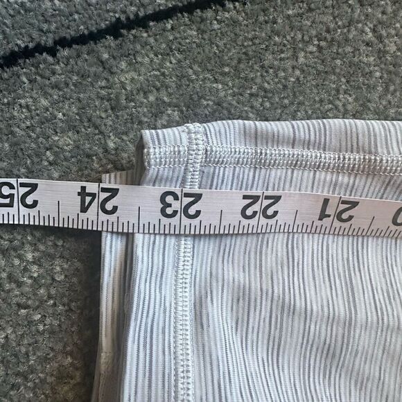 Lululemon train times 7/8 leggings small - Picture 7 of 7